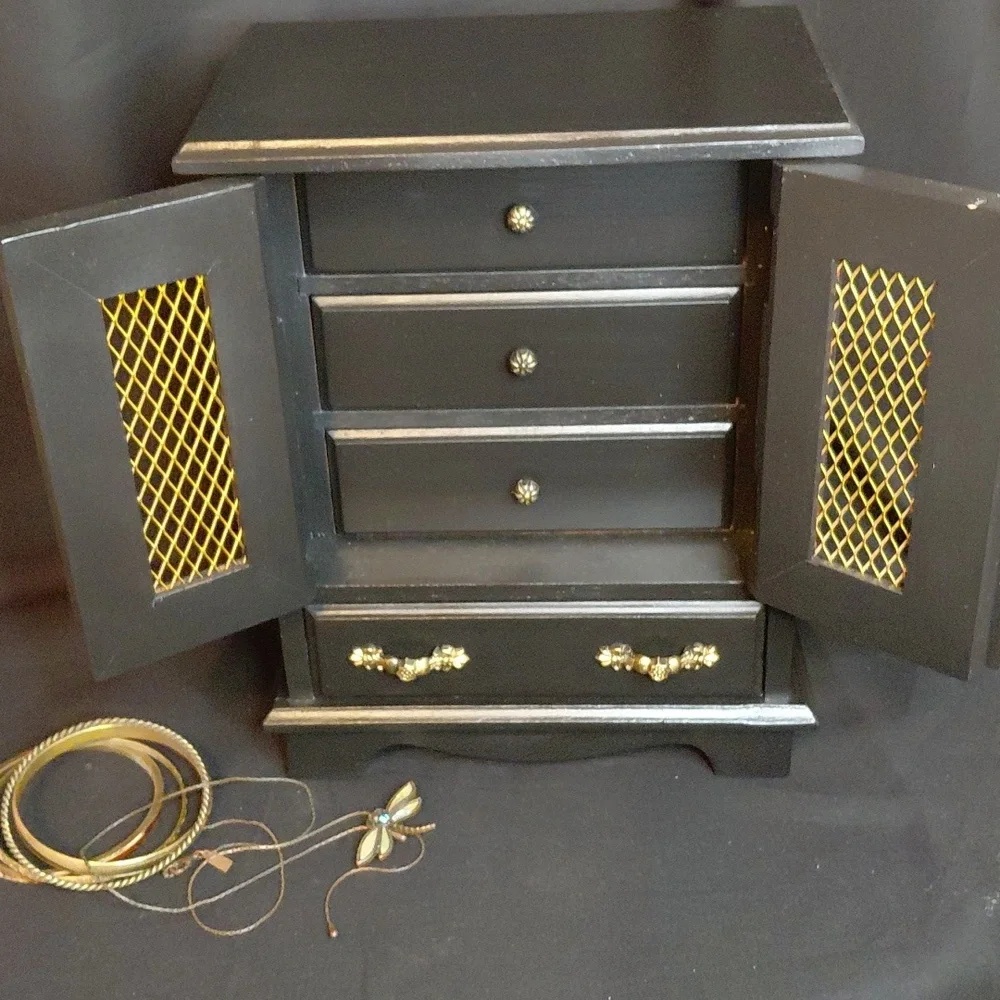 🎁 Elegant Jewelry Box Musical Refurbished Black and Gold